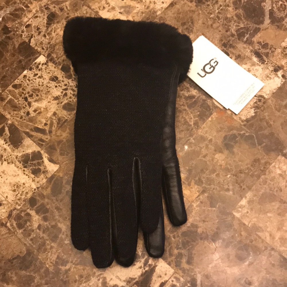 NWT Ugg tech gloves size M